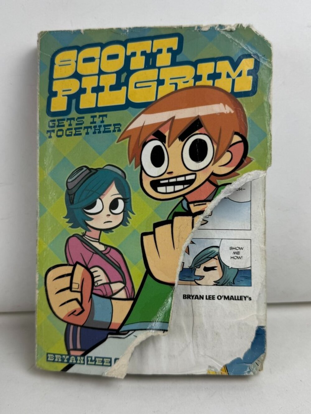 Scott Pilgrim Vol 4 Gets It Together Bryan Lee O'Malley Graphic Novel TORN COVER